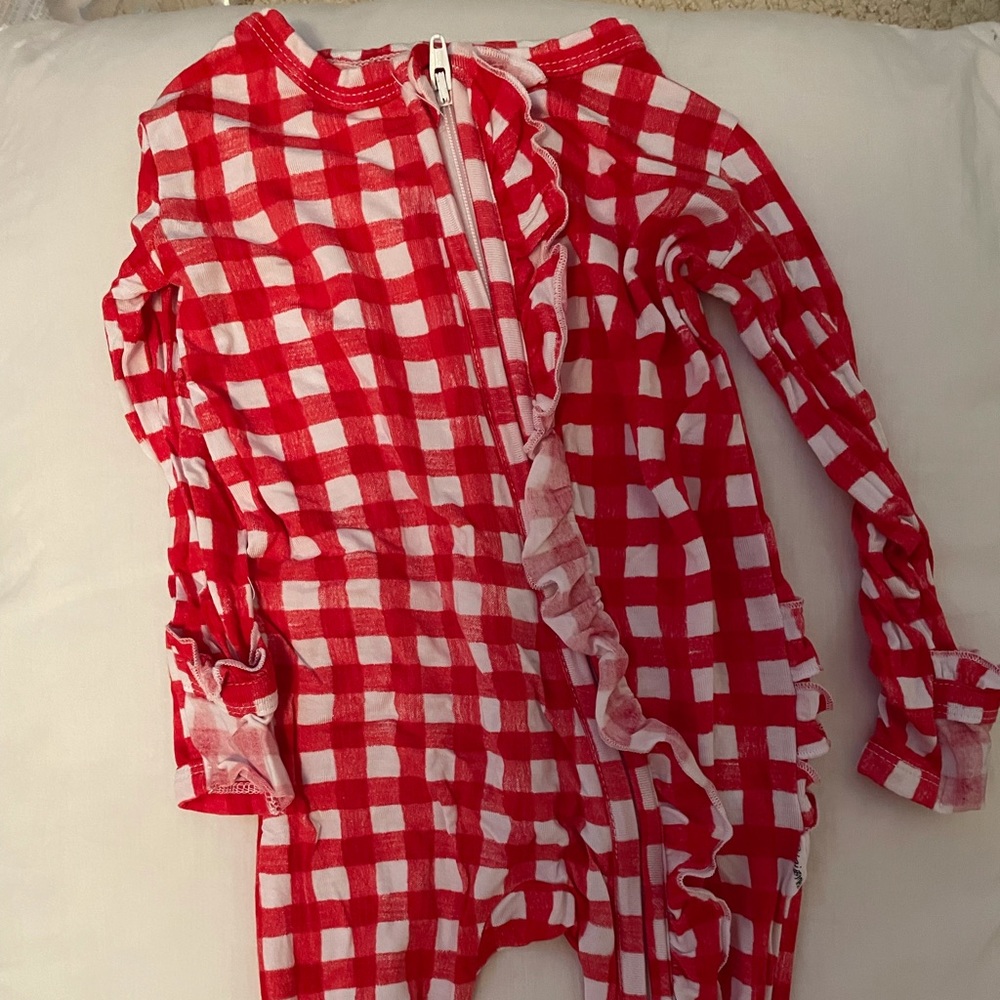 6mon Gigi and Max zip